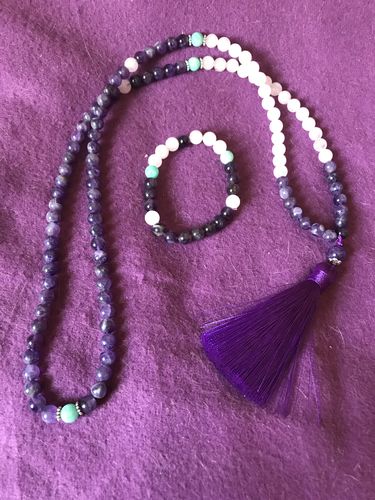 Customer photo review of Set Amor - Colgante & Pulsera de piedras naturales - 108 cuentas