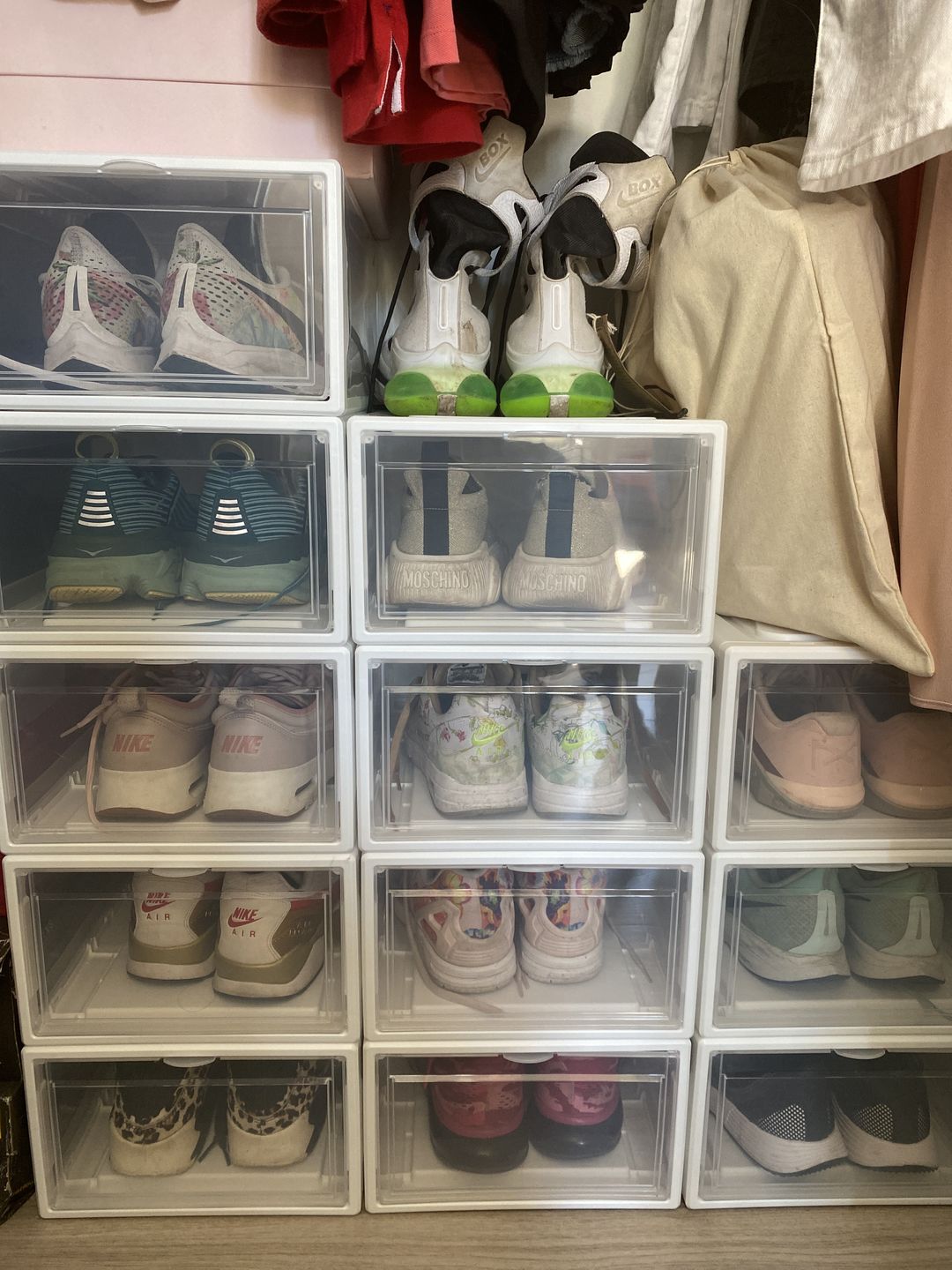 Customer photo review of Caja organizadora de zapatos blanca transparente (caja unitaria)