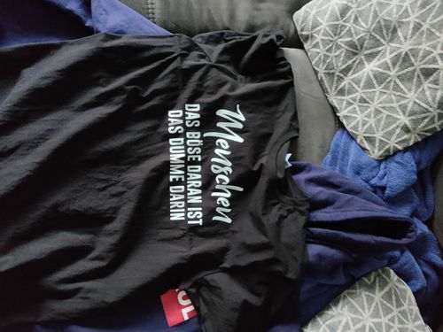 Customer photo review of MENSCHEN - DAS BÖSE - WORDS ON SHIRT  - Herren Shirt