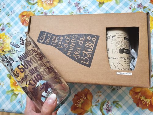 Customer photo review of Vaso Feminista Girl Power Juego de 6 Vasos