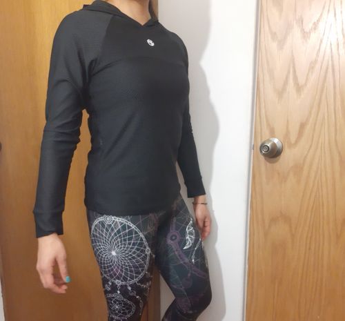 Customer photo review of Blusa Sport Micro perforada Con Gorro TFIT 102