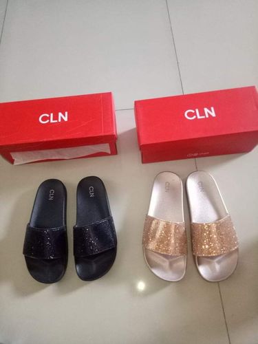 Customer photo review of Jaycie Flat Slides