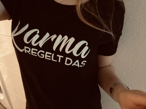Customer photo review of Karma regelt das - Words on Shirts  - Damenshirt