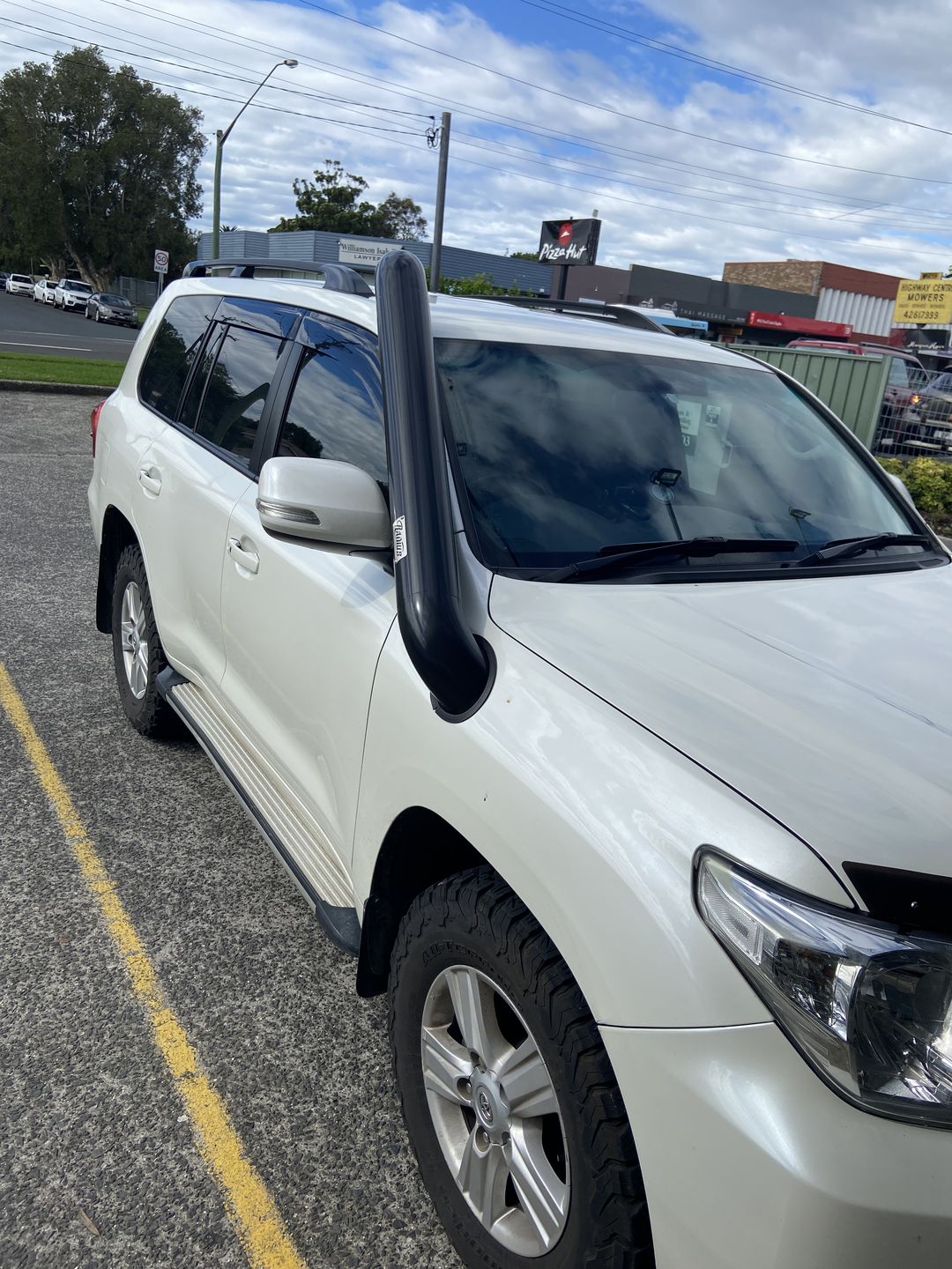 Customer photo review of 5" 200 Series Landcruiser Snorkel