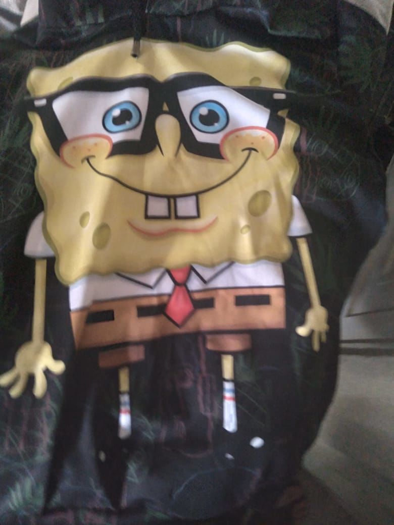 Customer photo review of Sudadera Bob Esponja Lentes