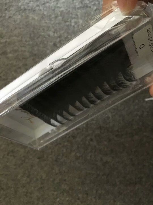 Customer photo review of Wispy Eyelash Extensions 17-25mm