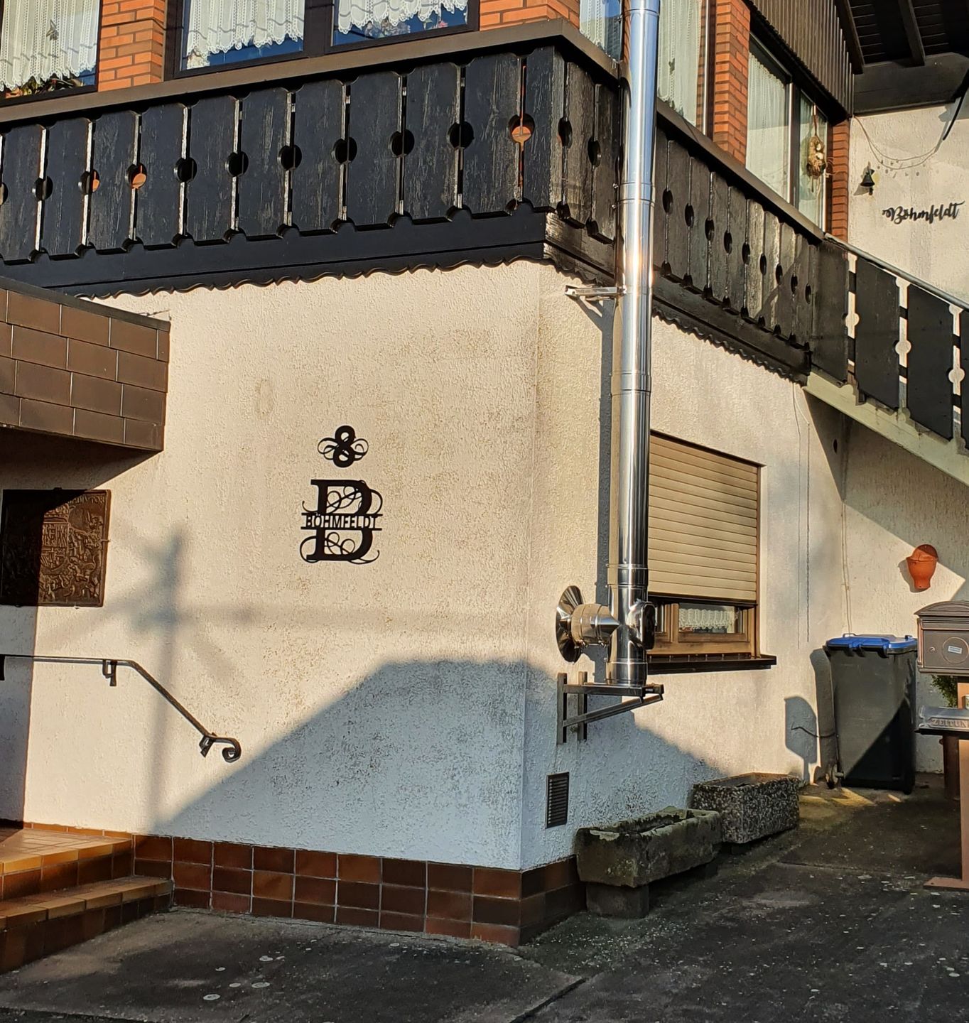 Customer photo review of Hausnummer "Ornamental Style" passend zum Hausnummern-Monogramm (personalisierbar)