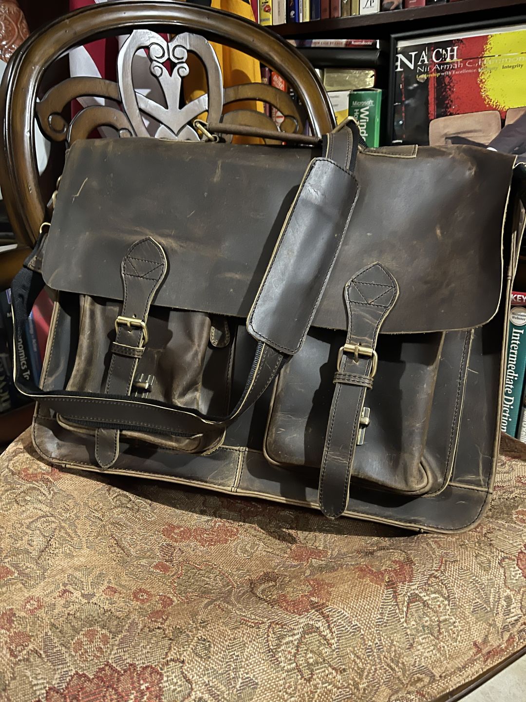 Customer photo review of Retro Buffalo Hunter Leather Laptop Messenger Bag