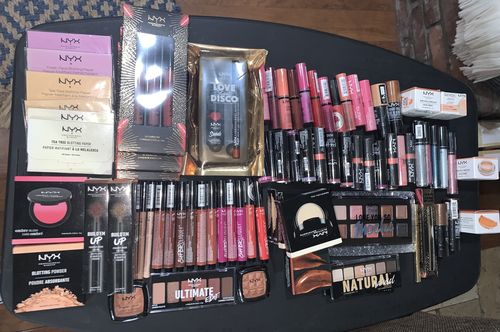 Customer photo review of Caja De Cosmeticos Surtida NYX 100 PZS (ANYXB)