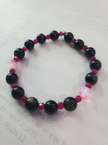 Customer photo review of 15.5" Natural rainbow obsidian 6mm/8mm/10mm, Black obsidian round beads