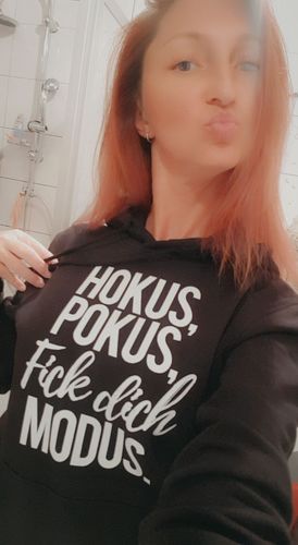 Customer photo review of HOKUS POKUS F!CK DICH MODUS (XS - 4XL)  - Unisex Organic Hoodie