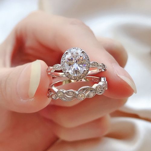 Customer photo review of Louily Vintage Leaf & Vine Art Deco Halo Oval Cut Ring Set