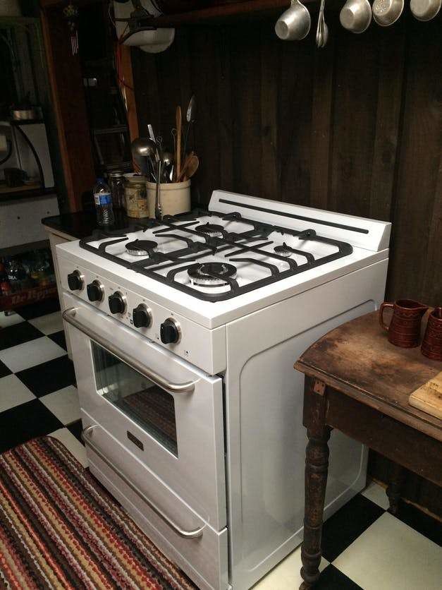 Customer photo review of Unique Classic 30" Propane Range Battery Ignition Variable BTU Sealed Burners Cast Iron Grates With Window UGP-30G OF1 W (White)