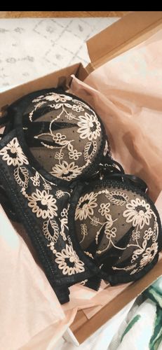 Customer photo review of Mia Corsage