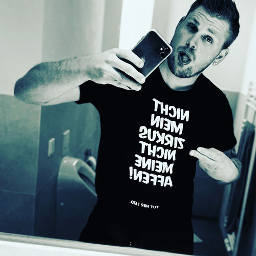 Customer photo review of Nicht mein Zirkus - Words on Shirts  - Herren Shirt