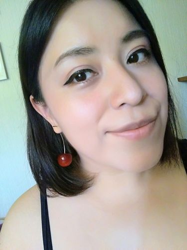 Customer photo review of Aretes de Cereza Obscuros