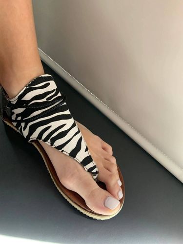 Customer photo review of Kafa™ Women's Retro Leopard Zip Flip-flop Sandals