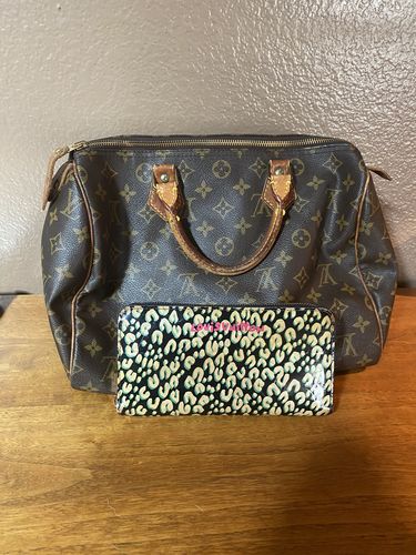 Customer photo review of Limited Edition PRELOVED Limited Edition Louis Vuitton Zippy Wallet Leopard Blue Anfini Zippy Wallet