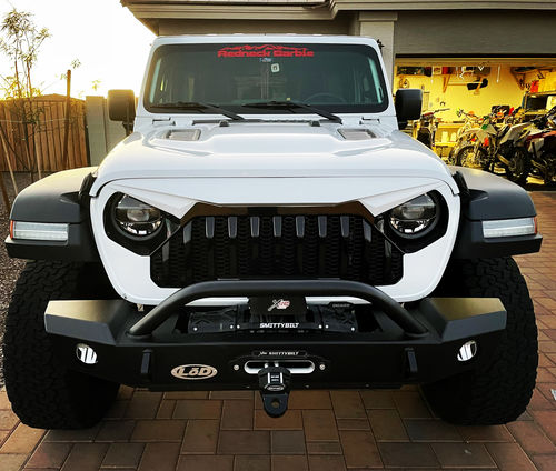 Customer photo review of Gladiator Vader Grille w/ Mesh - Black & White for 18-21 Jeep Wrangler JL & Gladiator JT