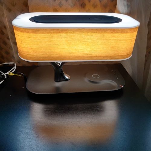 Customer photo review of Skrivebordslampe med trådløs opladning og Bluetooth-højttaler