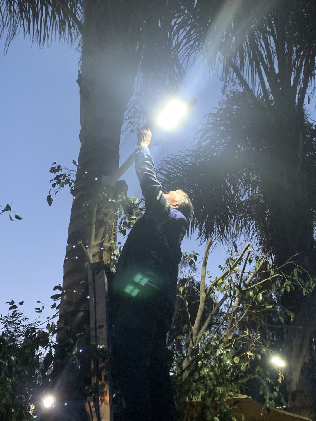 Customer photo review of 140W Solar Street Light 14000 Lumens