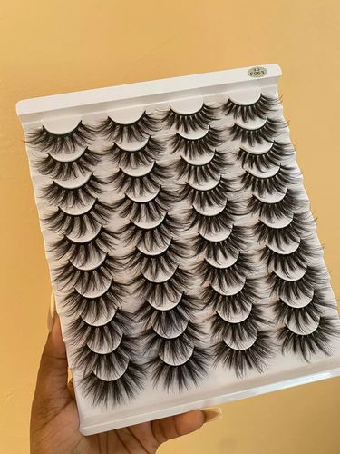 Customer photo review of Baddie Lashes