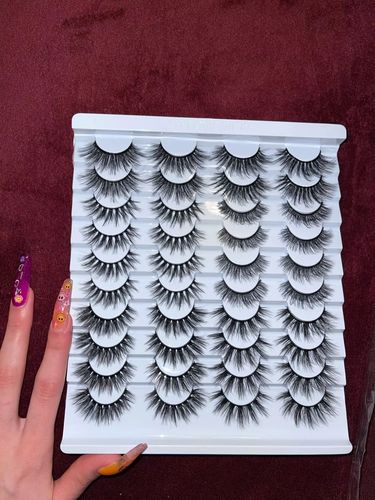 Customer photo review of Baddie Lashes