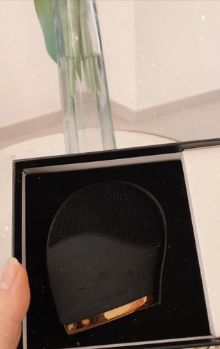 Customer photo review of UR FACIAL CLEANSING BRUSH