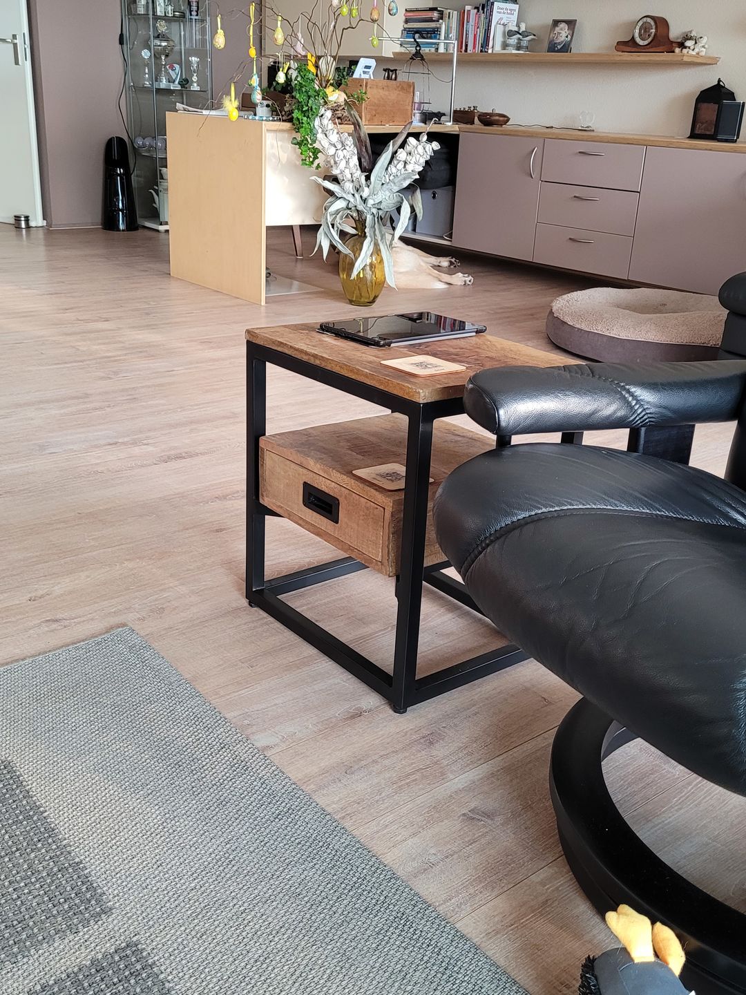 Customer photo review of Bijzettafel / Nachtkastje Industrieel Design | Mangohout en Staal | 45x35x50