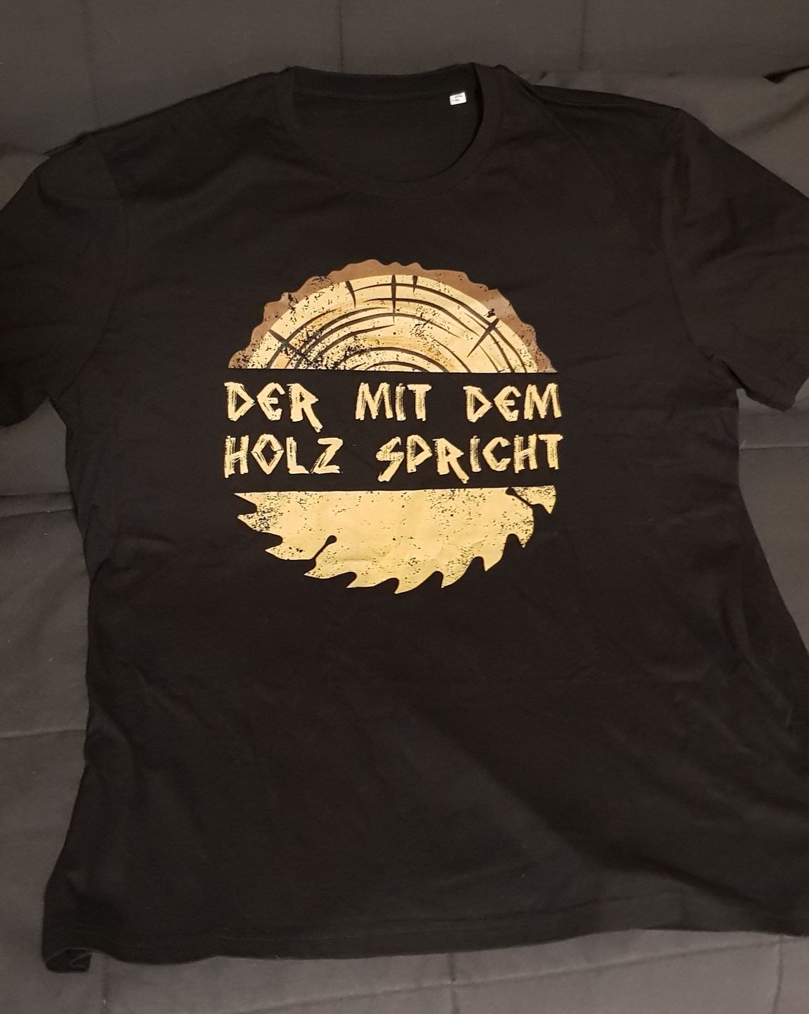 Customer photo review of Der mit dem Holz spricht  - Herren Premium Organic Shirt