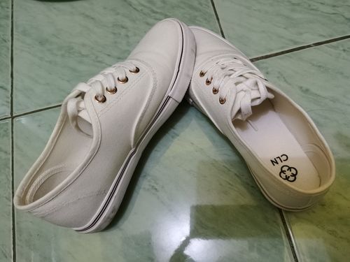 Customer photo review of Roselyn Flat Sneakers