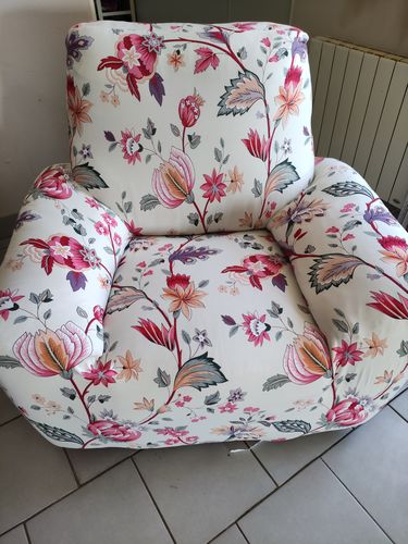 Customer photo review of Red Flower - Housses Extensibles de Fauteuil et Canapé - La Maison des Housses