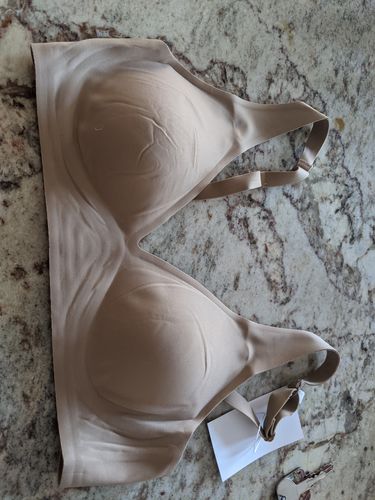 Customer photo review of Second Skin Smooth Lift Seamless Bra w/removable padding