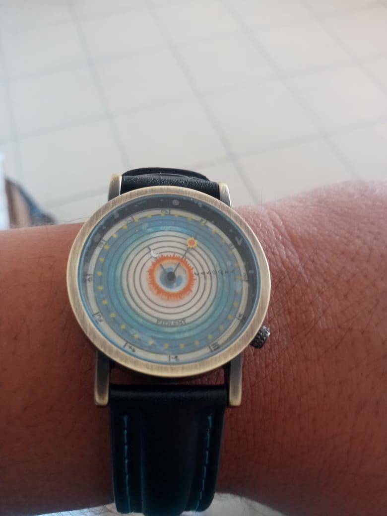 Customer photo review of Reloj Análogo Philosophers Guild Sistema de Ptolomeo 33mm