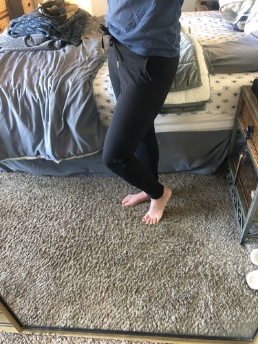 Customer photo review of Warmup Joggers - Black | MT LUXE