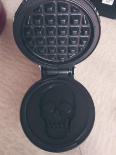 Customer photo review of Delicious Skull Waffle Maker