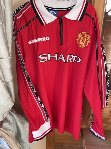 Customer photo review of MANU 1998/2000 Home Kit - Long Sleeve