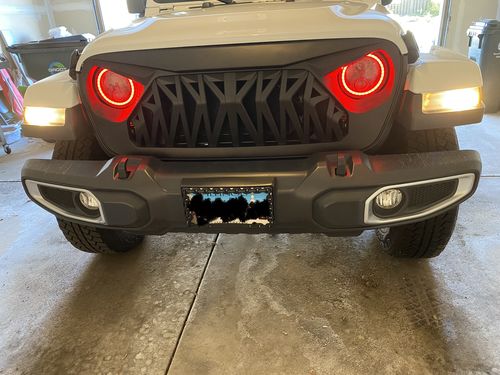 Customer photo review of Shark Grille - Matte Black for 18-21 Jeep Wrangler JL & Gladiator JT