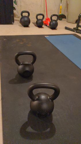 Customer photo review of 32kg / 70lbs E-coated Cast Iron Kettlebell