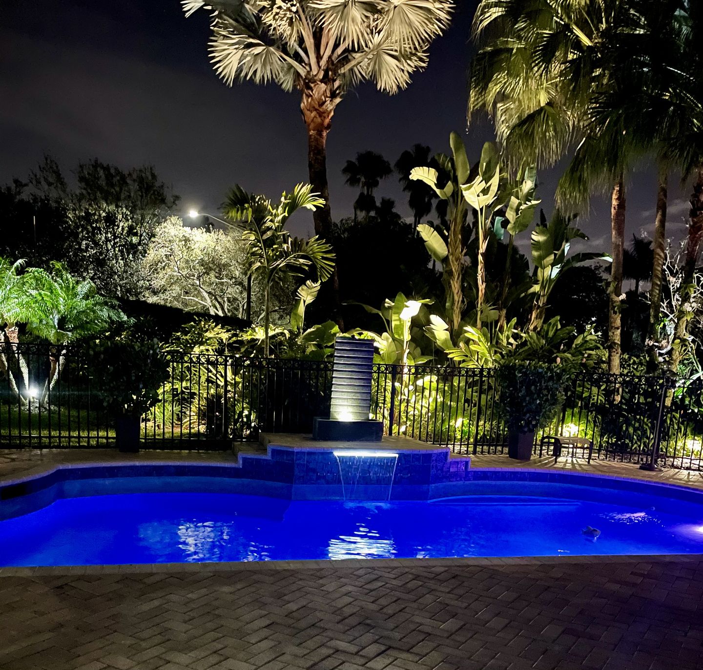 Customer photo review of LED Flood Light, 50W Knuckle Mount, 5700K, 150 Watt Replacement, Bronze, weatherproof, For Large Outdoor Area Lighting