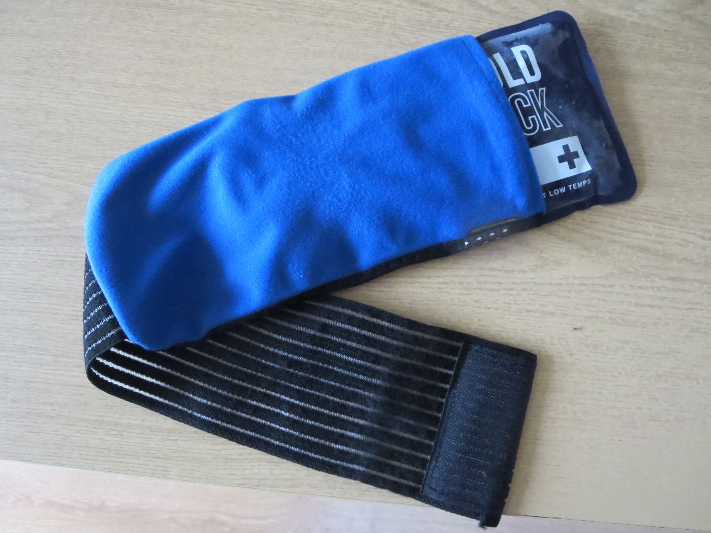 Customer photo review of GelpacksDirect Knee Ice Pack Wrap (Gel Pack with Compression Strap, Reusable Heated Knee Pads) - Hot and Cold Packs (13 x 26 cm) for Knee Pain Injuries