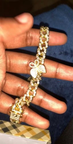 Customer photo review of BUTTERFLY CUBAN ANKLET