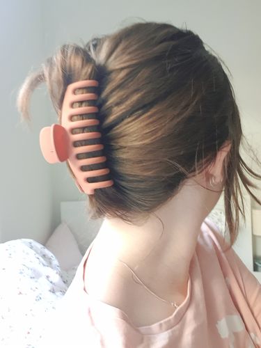 Customer photo review of Large Claw Clip (matte)