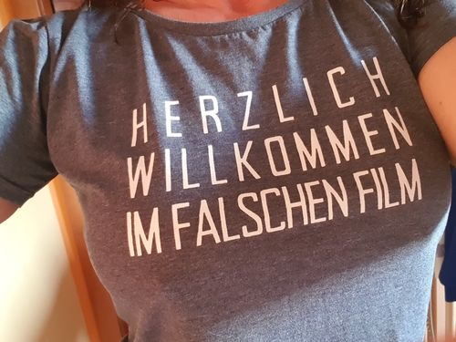 Customer photo review of Herzlich willkommen im falschen Film  - Damen Melange Shirt
