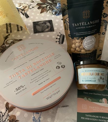 Customer photo review of Torta di Nocciole Tastëlanghe + Crema di Nocciole + Confezione Nocciola "Tostata"
