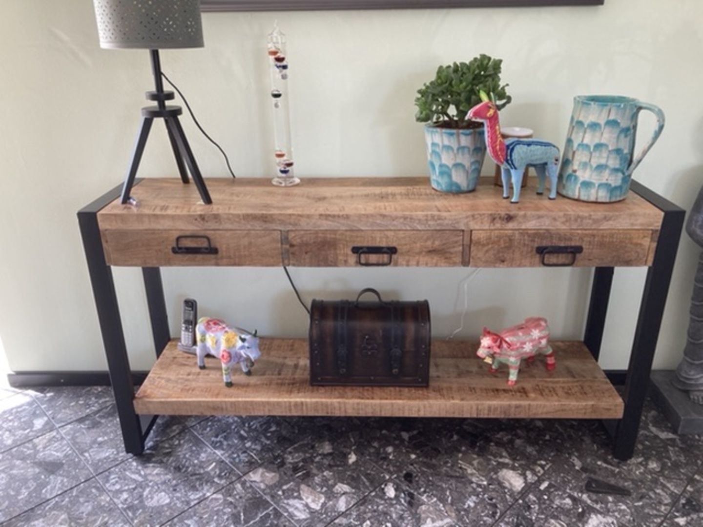 Customer photo review of Sidetable / Dressoir met lades Industrieel Design | Mangohout en Staal | 150x35x76cm