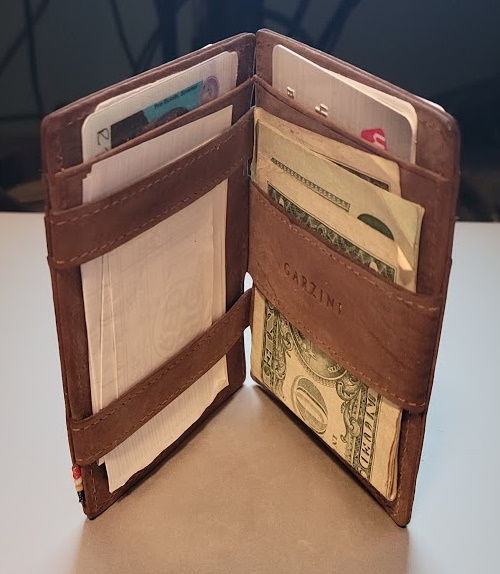 Customer photo review of Essenziale Magic Wallet Vintage