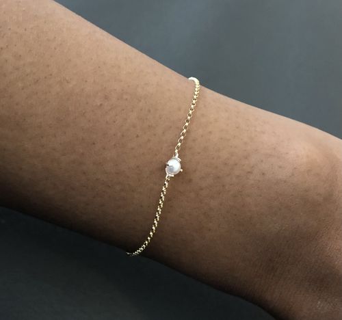 Customer photo review of Isabella solitaire mini pearl bracelet