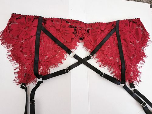 Customer photo review of Lucy Strapsgürtel
