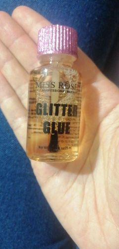 Customer photo review of Miss Rose Glitter Glue Eye Waterproof Long Lasting